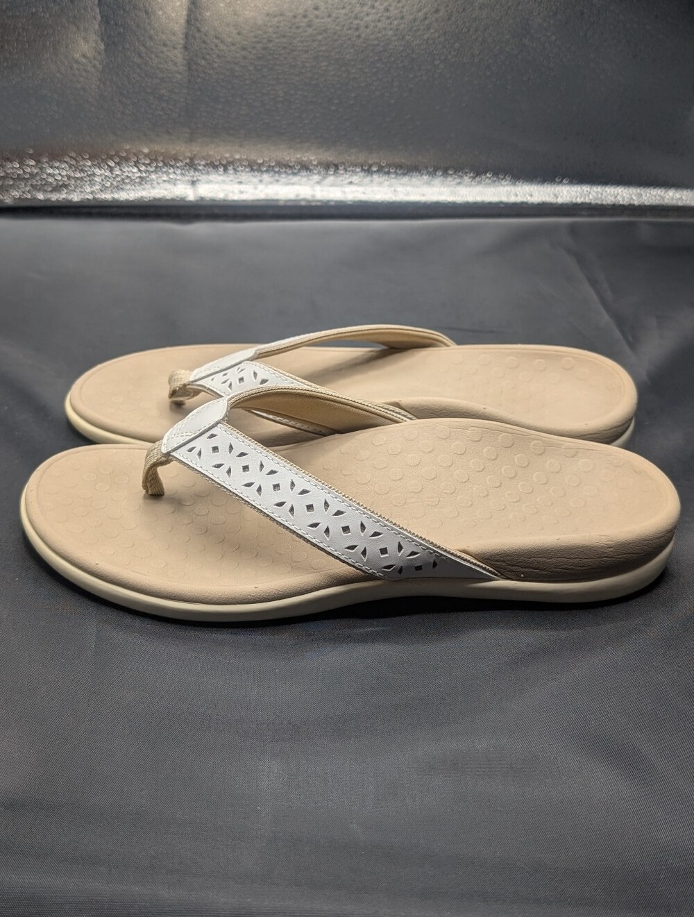 Vionic Women's Casandra Flip Flops White Leather - Picture 6 of 12